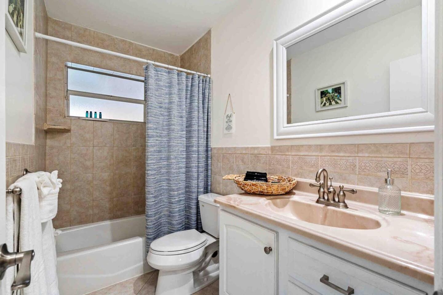 Beautiful Villa - Pool, Game Room - Near Beaches Villa *
