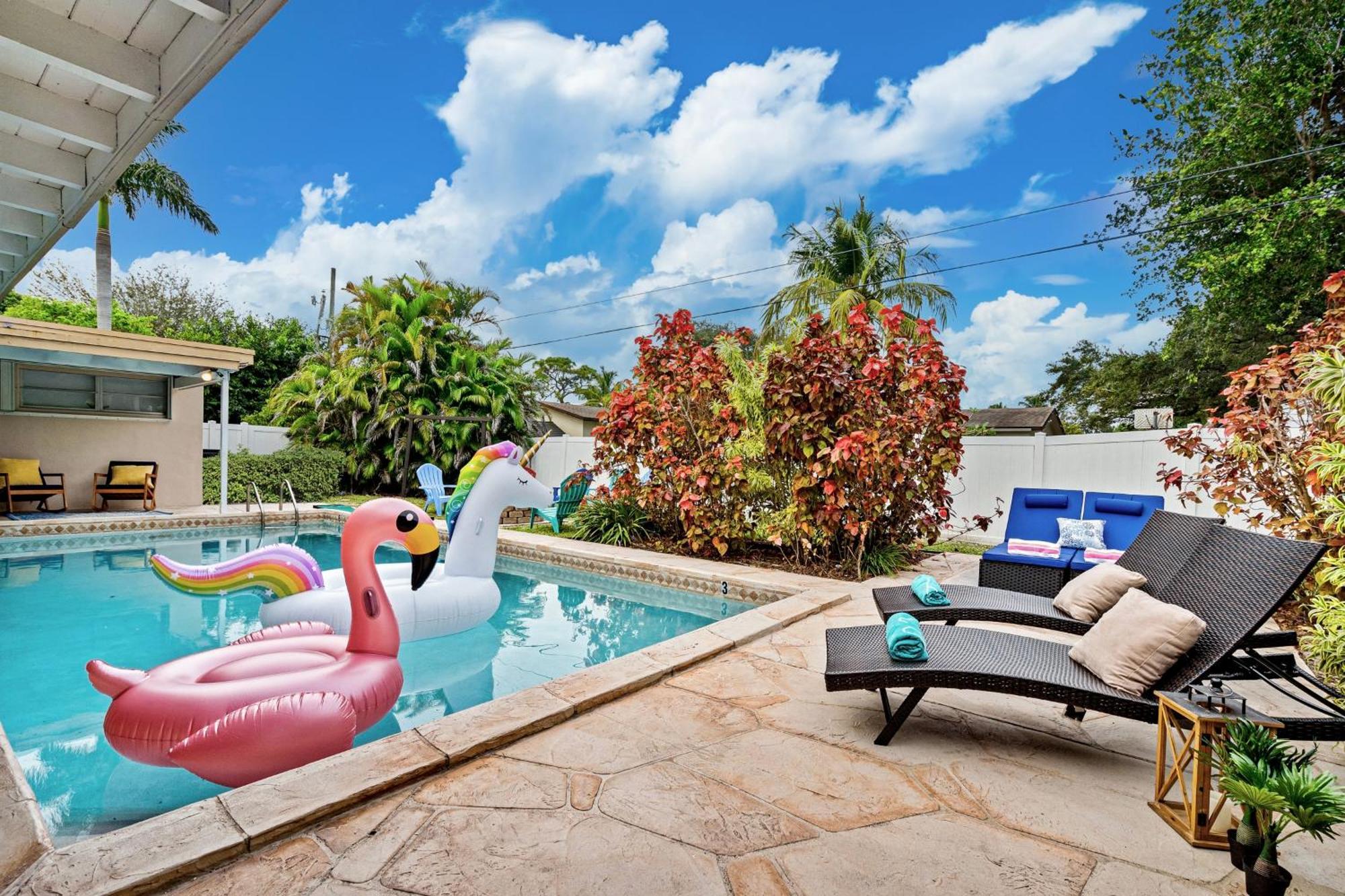 Beautiful Villa - Pool, Game Room - Near Beaches Pembroke Pines